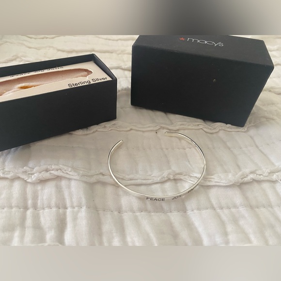 Macys Sterling Silver Bracelet!! Very cute Peace Joy Faith 🙏🏼 Bracelet! - Picture 4 of 4